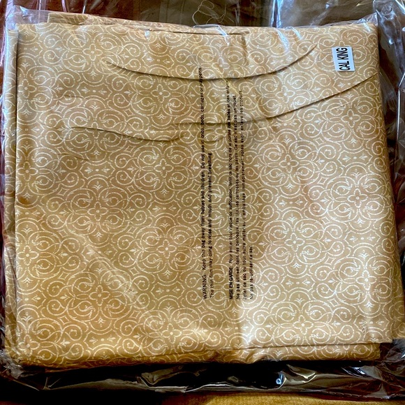 Cal King Bed Ensemble Fairfield Square Collection Bed-in-A-Bag Comforter Set - Picture 9 of 14